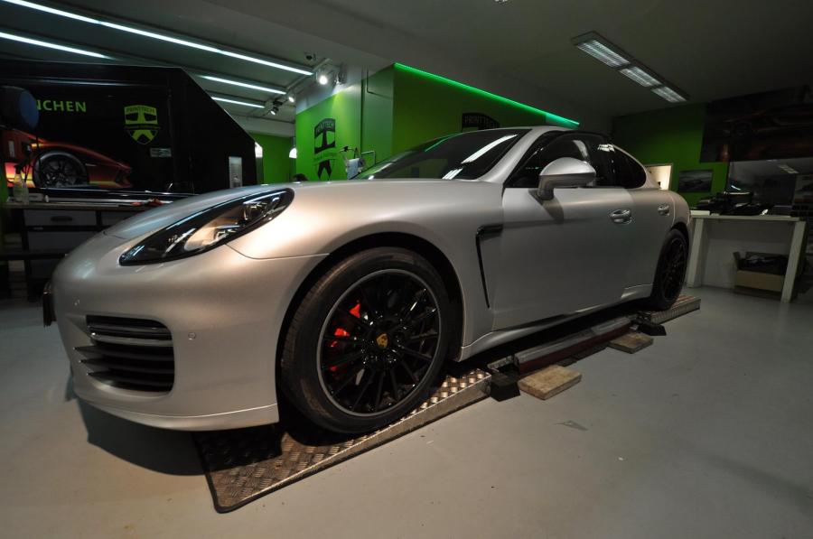 Porsche Panamera Turbo Aluminium Metallic Matt by Print Tech '2016